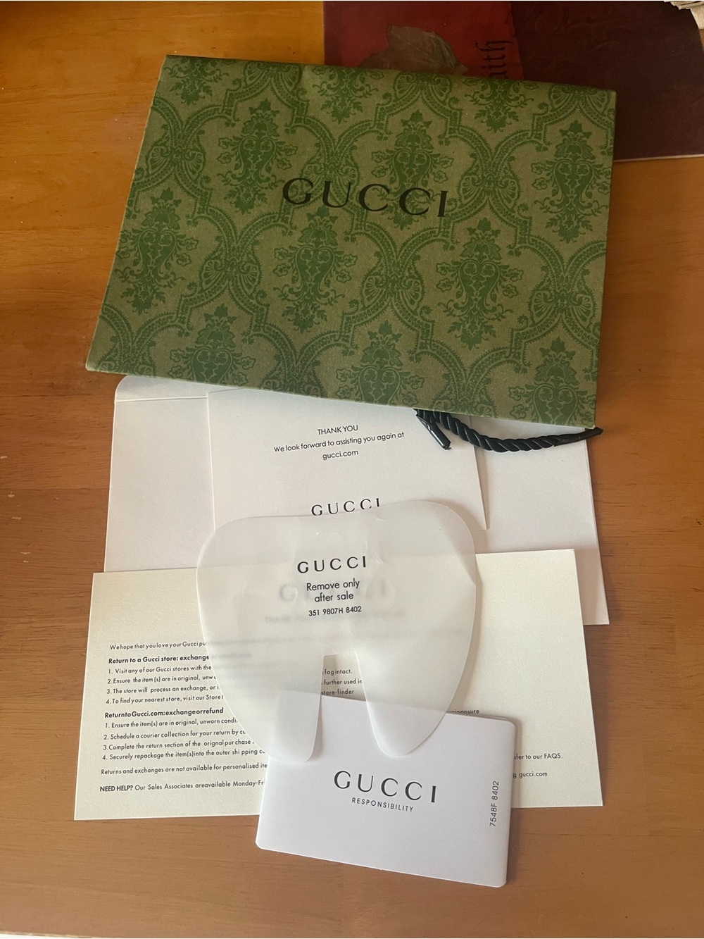 Gucci White Sneakers with Green and Red Stripes - Picture 10 of 12